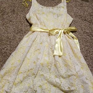 Jessica Howard yellow lace dress